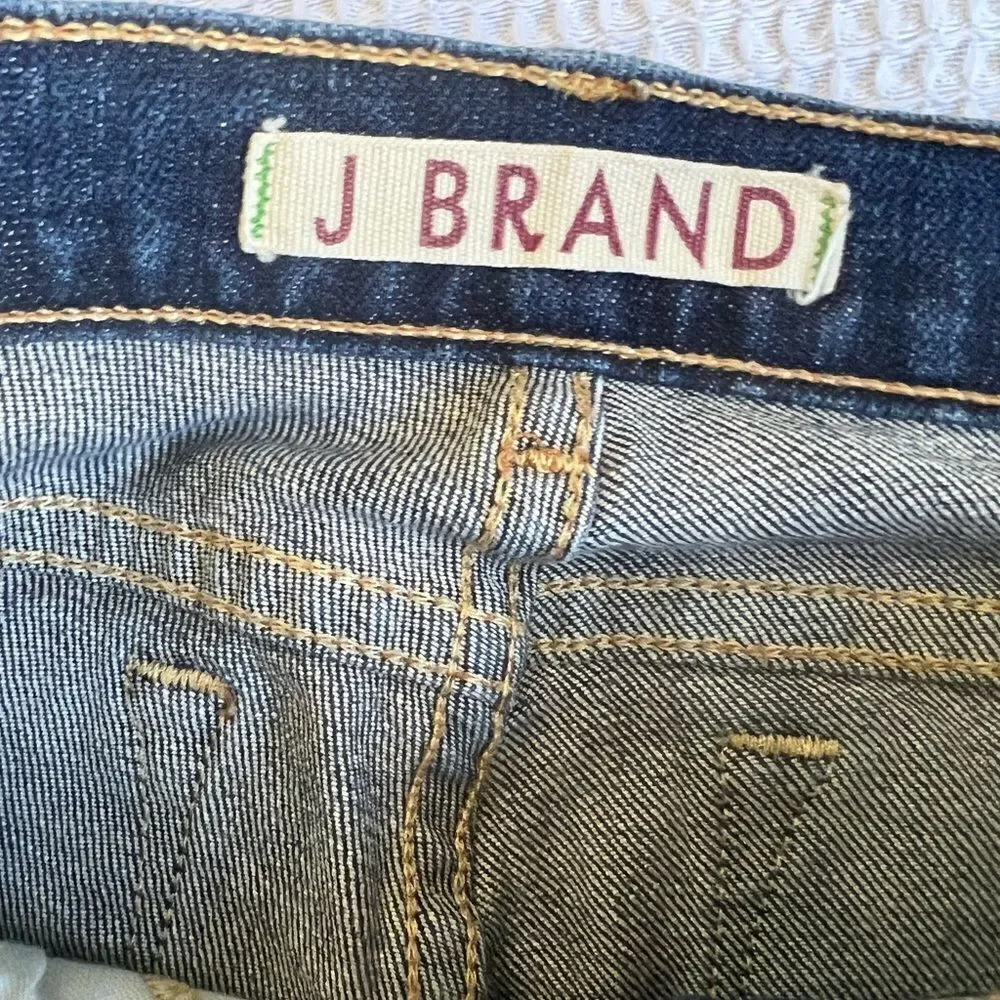 J Brand Low Rise Dark Rinse Skinny 98% cotton Jeans SZ 26